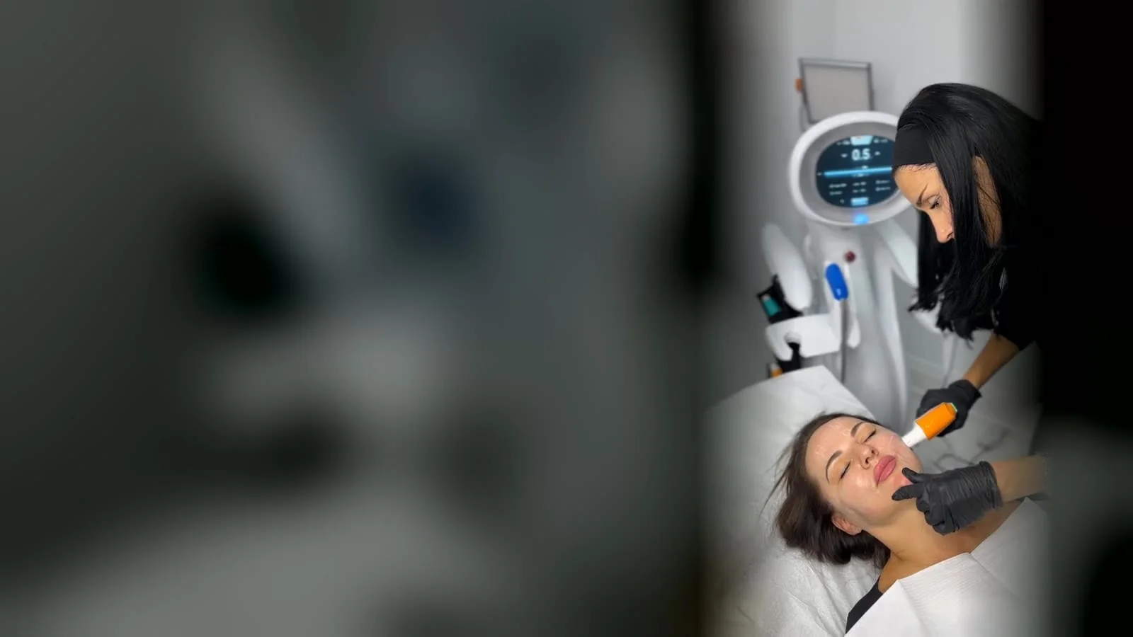 Marta, RN, performing an Ultraformer MPT treatment at Aesthetic Nurse Marta in Vaughan
